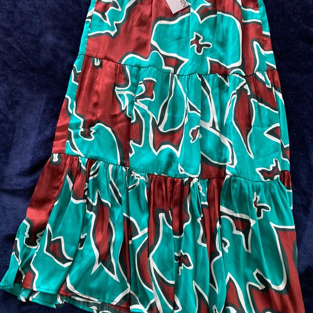 ♥️💙NEW Floral Teal and Maroon Skirt - Picture 2 of 5